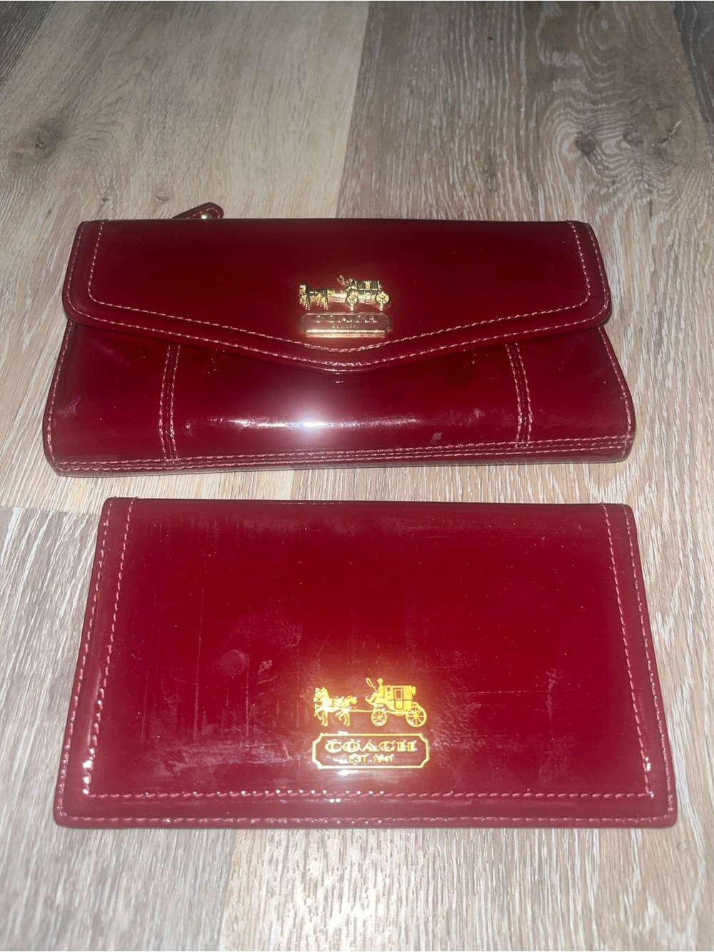 Coach Patent Leather Wallet & checkbook in Deep Burgundy with Gold Logo - Picture 2 of 15